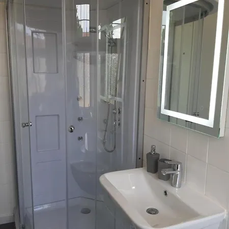 Likehome - 1 Zimmer Apartment Mit Netflix *